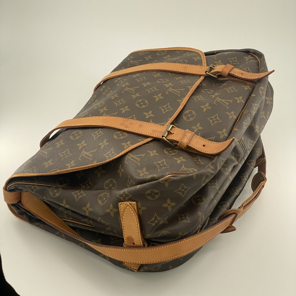 LOUIS VUITTON Saumur 43 Shoulder Bag - Picture 7 of 16